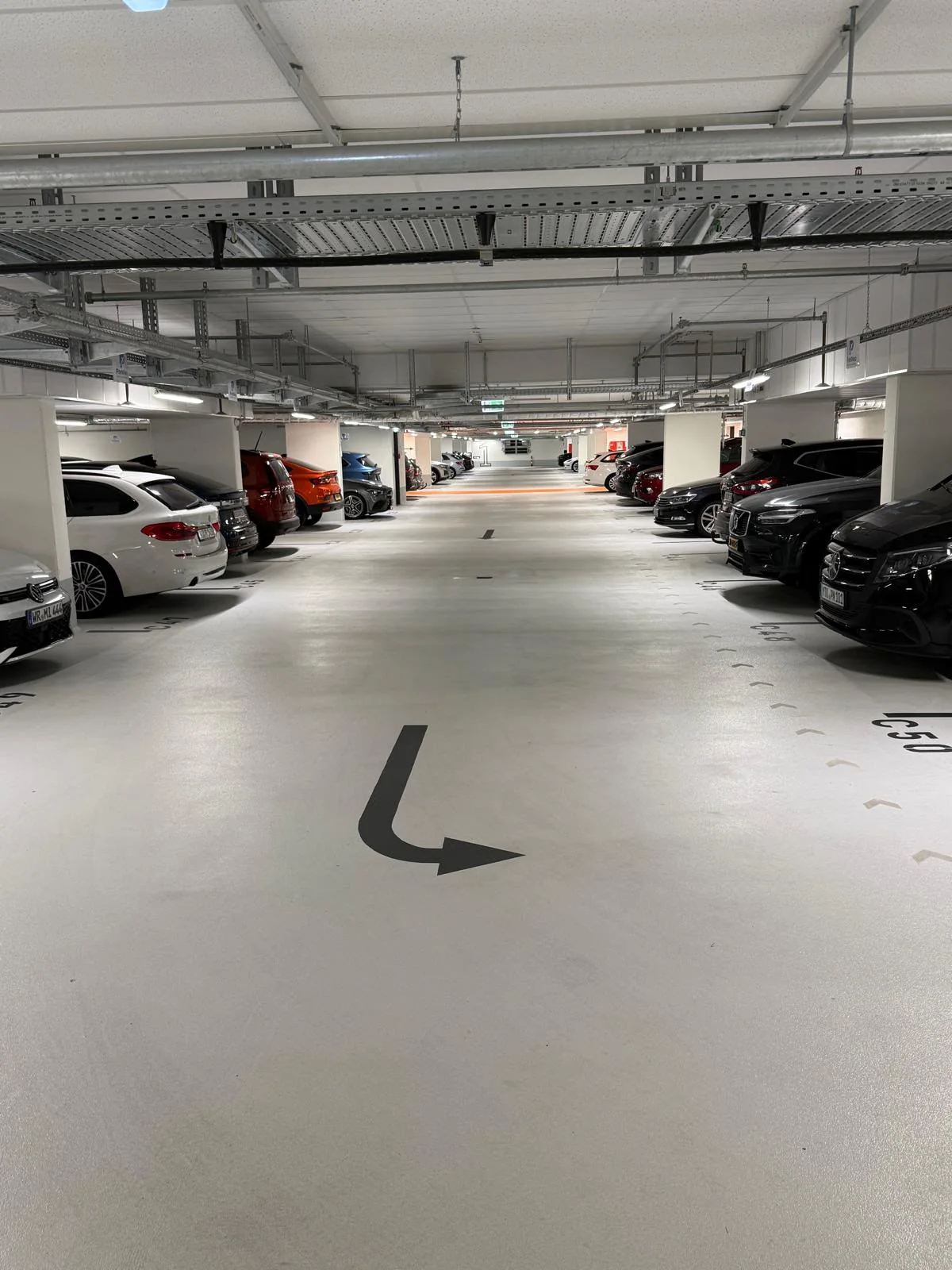 Echte ParkNeo Stellplätze in der wettergeschützten Tiefgarage in Frankfurt
